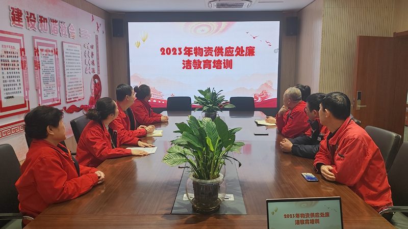 在电工培训中，理论课与实操课的时间分配应遵循以下原则：
