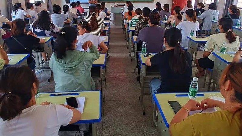 在线职业培训平台资质查询攻略：揭秘如何辨别真伪